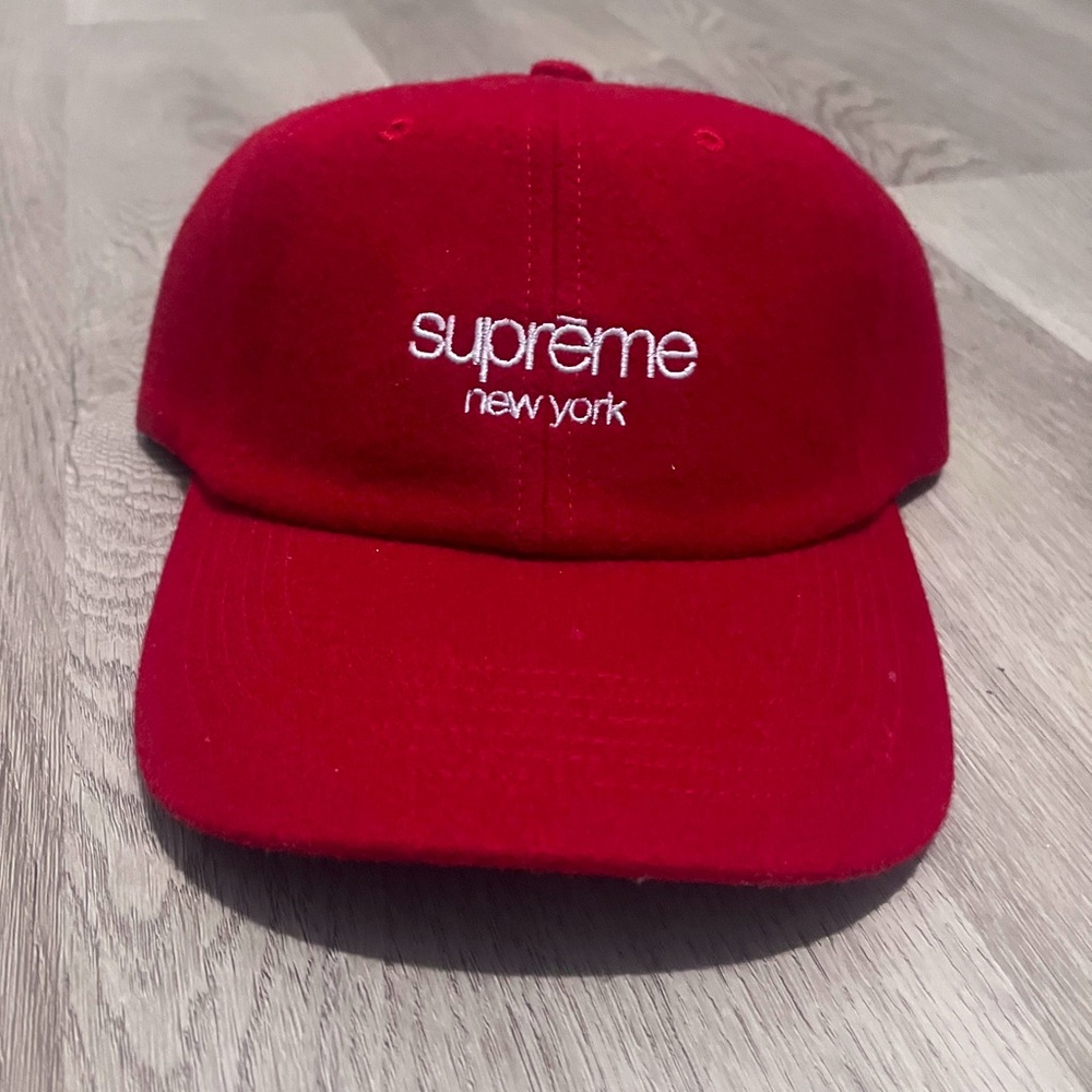 Supreme waxed wool 6-panel. ‘Red’